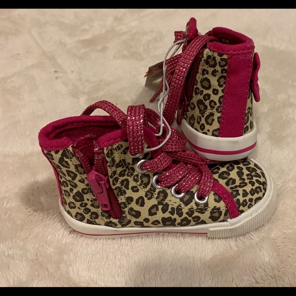 Shoes - Picture 2 of 4